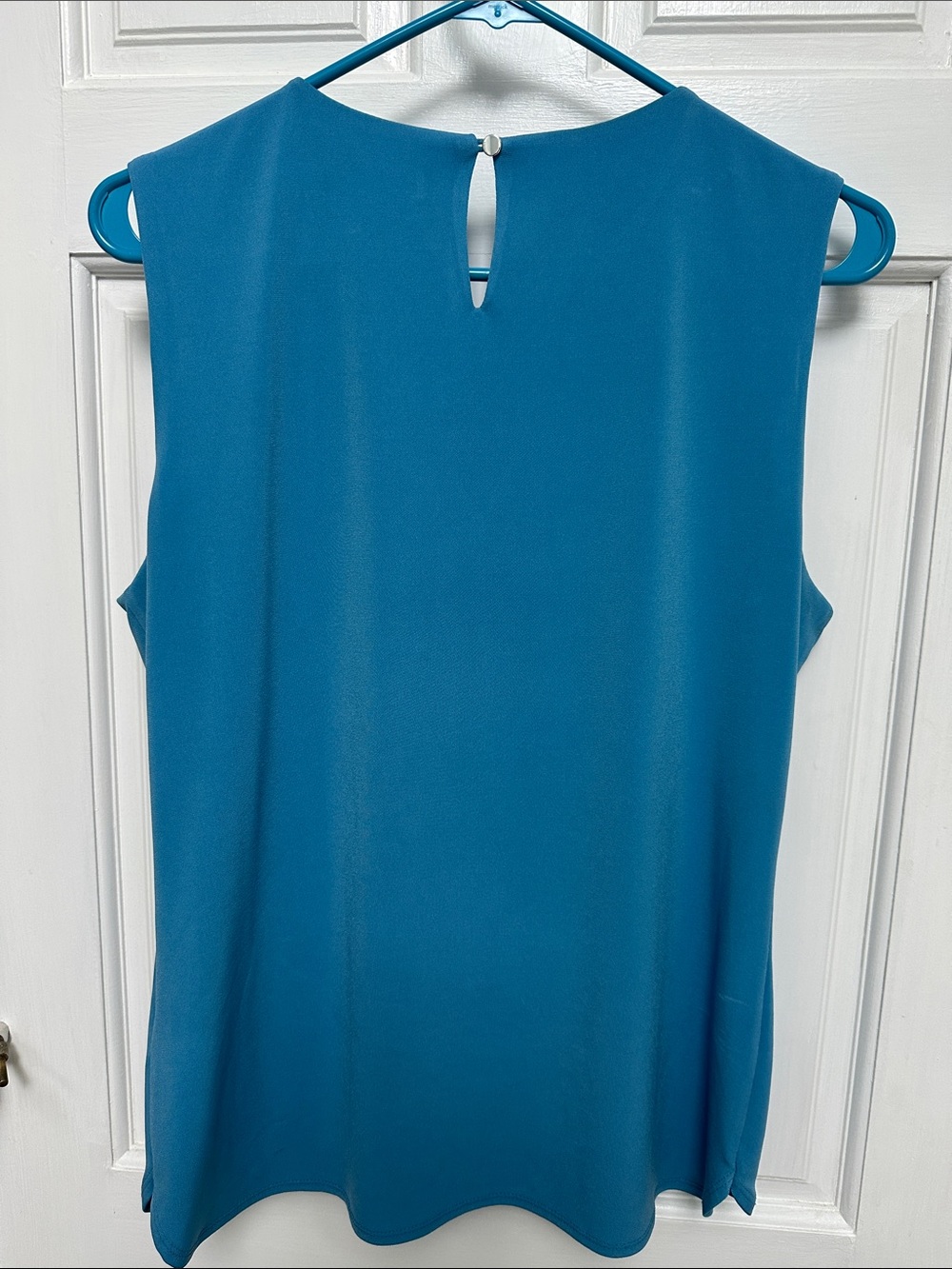 Calvin Klein Teal V-Neck Sleeveless Top with Chain Accent - Picture 5 of 5